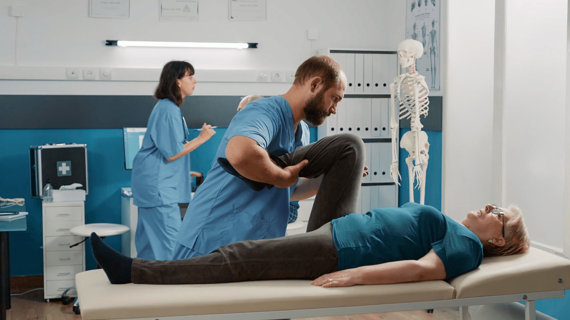 Common Causes of Knee Pain & When to Seek Treatment | Dr. Akash